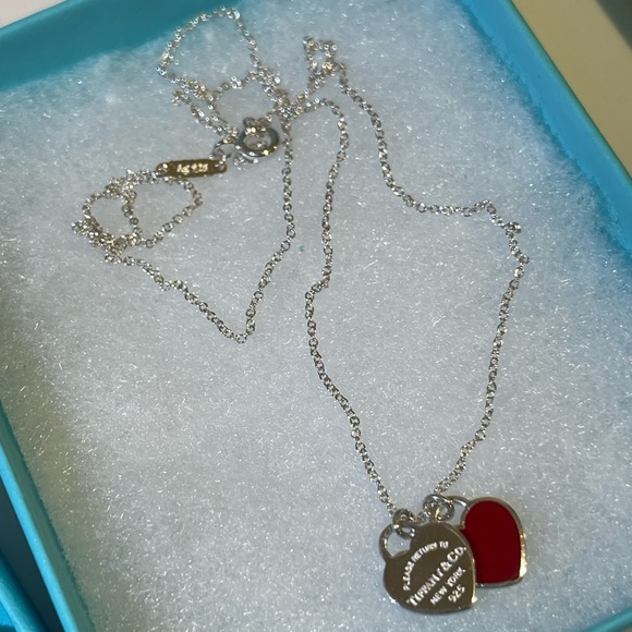 Tiffany & Co. Necklace with red/dark pink heart. - Picture 2 of 4